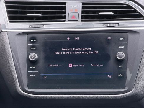 Used 2020 Volkswagen Tiguan SE w/ Panoramic Sunroof Package image 20