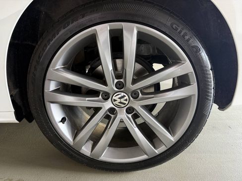 Used 2018 Volkswagen Passat 2.0T R-Line w/ R-Line Lighting Package FWD image 31
