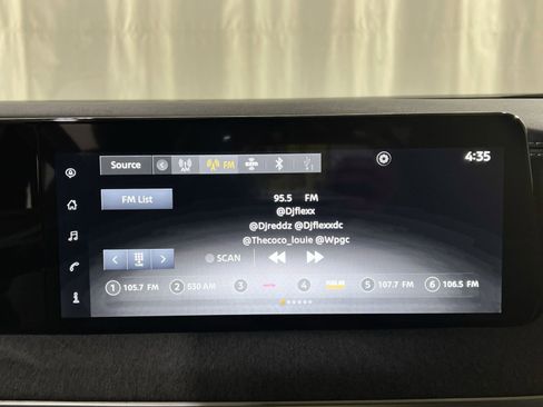 Used 2025 Nissan Kicks SV image 18