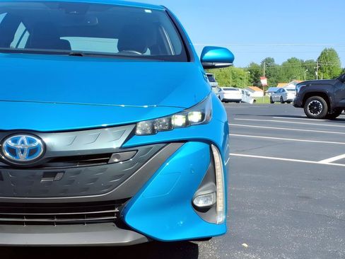Used 2017 Toyota Prius Prime Advanced FWD image 10