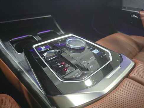 Certified 2023 BMW 760i xDrive AWD/4WD image 17