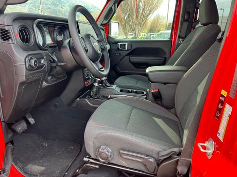 Used 2025 Jeep Wrangler Unlimited Rubicon AWD/4WD image 25