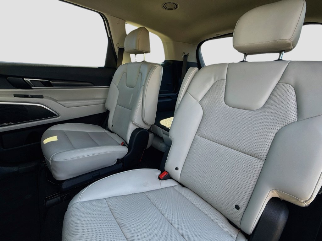 Used 2025 Kia Telluride S FWD image 31