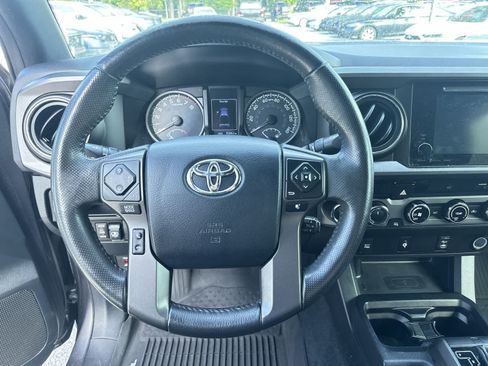Used 2017 Toyota Tacoma TRD Off-Road AWD/4WD image 18