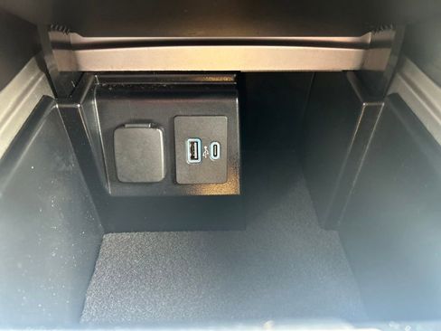 Used 2023 Ford Explorer XLT w/ Equipment Group 202A image 30