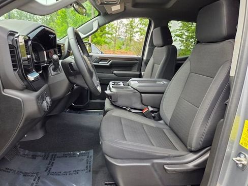 Used 2024 Chevrolet Silverado 1500 LT RWD image 9