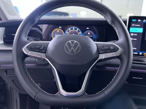 New 2025 Volkswagen Tiguan SE image 14