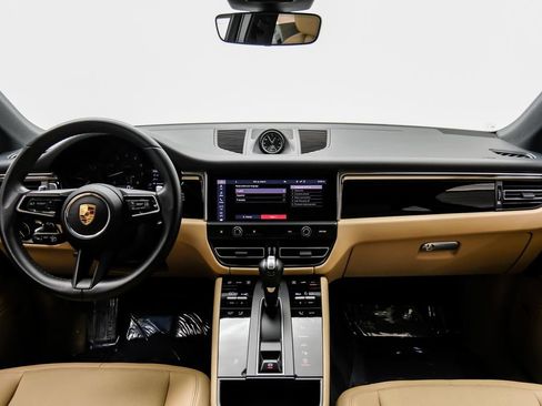 Used 2024 Porsche Macan AWD/4WD image 17