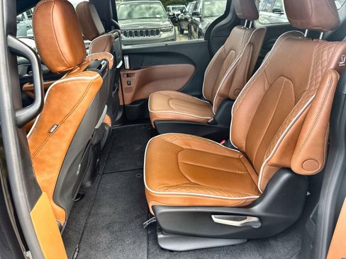 New 2026 Chrysler Pacifica Pinnacle w/ Trailer Tow Group image 24