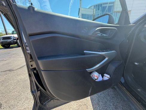 Used 2025 Chevrolet Trax LS FWD image 10