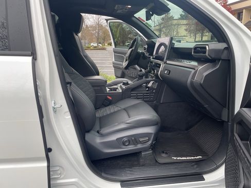 Used 2025 Toyota Tacoma TRD Sport image 52