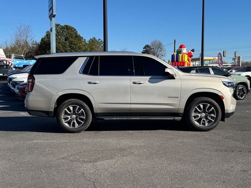 Used 2024 Chevrolet Tahoe LS RWD image 2