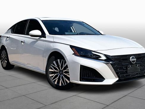 Certified 2023 Nissan Altima 2.5 SV w/ SV Premium Package image 2