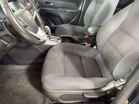 Used 2014 Chevrolet Cruze LT w/ Technology Package FWD image 11