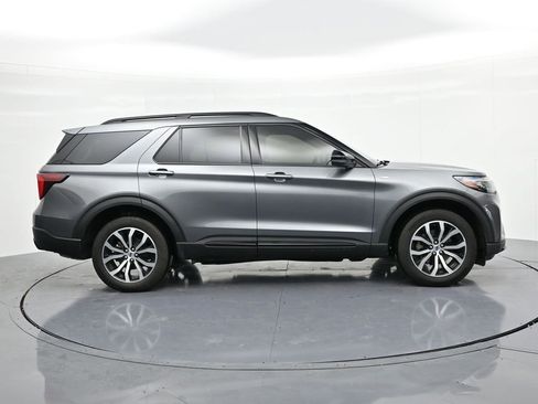 Used 2025 Ford Explorer ST-Line image 5