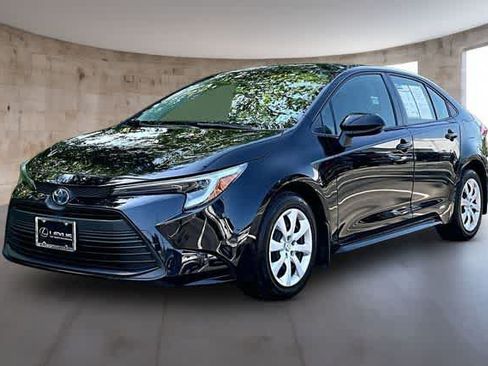 Used 2023 Toyota Corolla LE AWD/4WD image 3
