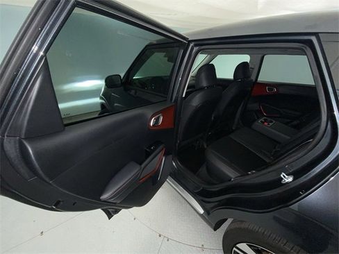 Used 2025 Kia Soul GT-Line w/ GT-Line Technology Package image 23