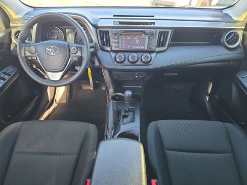 Used 2018 Toyota RAV4 LE image 9