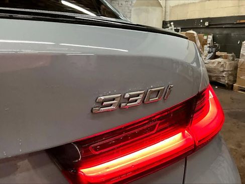 Used 2025 BMW 330i Sedan w/ M Sport Package image 11