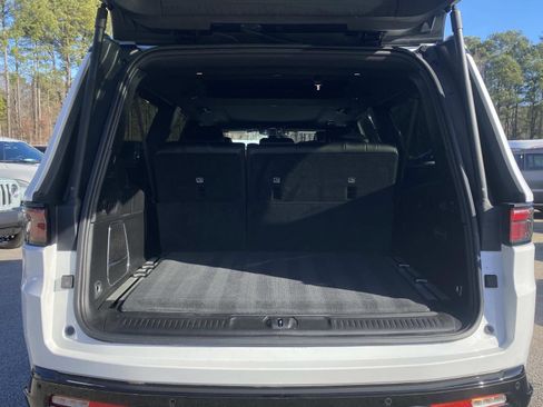 Certified 2024 Jeep Wagoneer L Series II w/ Convenience Group I image 5