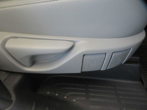 Used 2021 Toyota Highlander Platinum FWD image 27