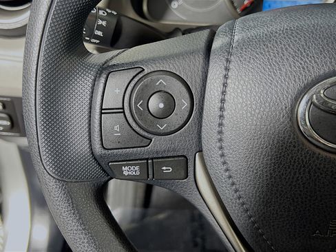 Used 2014 Toyota RAV4 LE image 19