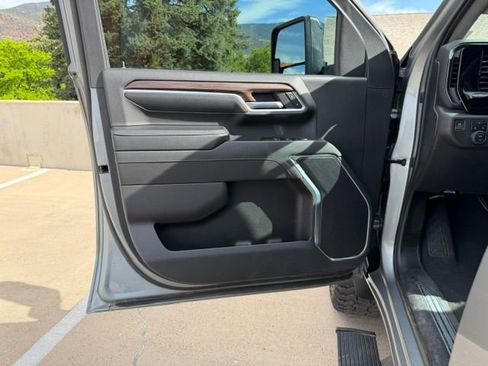 Used 2024 Chevrolet Silverado 2500 LT AWD/4WD image 11