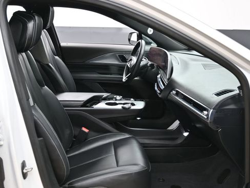 Used 2024 Cadillac Lyriq Tech RWD image 32