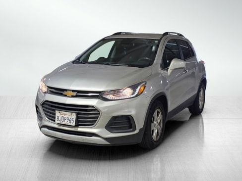Used 2019 Chevrolet Trax LT w/ LT Convenience Package image 3
