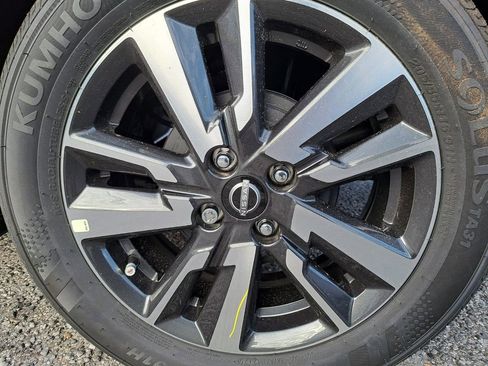 Used 2025 Nissan Versa SV w/ Trunk Package image 28