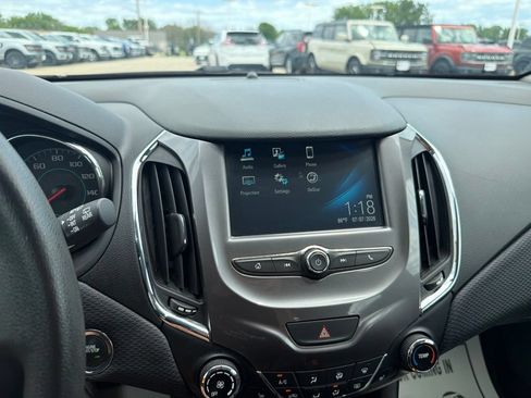 Used 2018 Chevrolet Cruze LT w/ Convenience Package FWD image 30