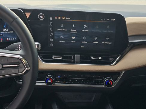 Used 2025 Chevrolet Equinox ACTIV w/ Safety and Technology Package FWD image 15