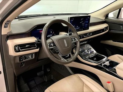 Used 2023 Lincoln Nautilus Reserve AWD/4WD image 16