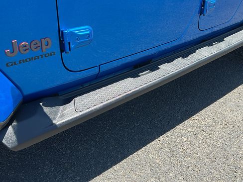 Used 2022 Jeep Gladiator Rubicon w/ Cold Weather Group image 12