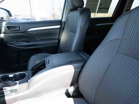 Used 2016 Toyota Highlander Plus image 10