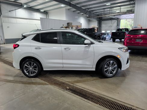 Used 2023 Buick Encore GX Select w/ Sport Touring Package AWD/4WD image 2