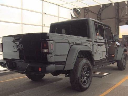 Used 2025 Jeep Gladiator Sport image 4