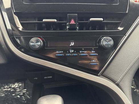 Used 2022 Toyota Camry SE FWD image 19