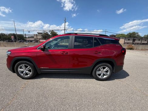 Used 2023 GMC Terrain SLE w/ Driver Convenience Package FWD image 5