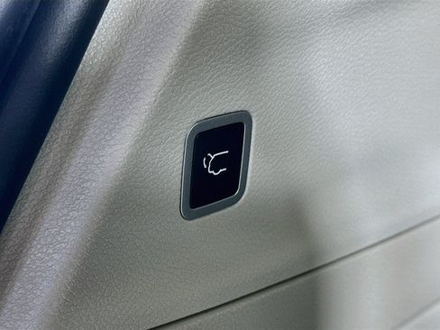 Used 2022 Chrysler Pacifica Limited FWD image 31