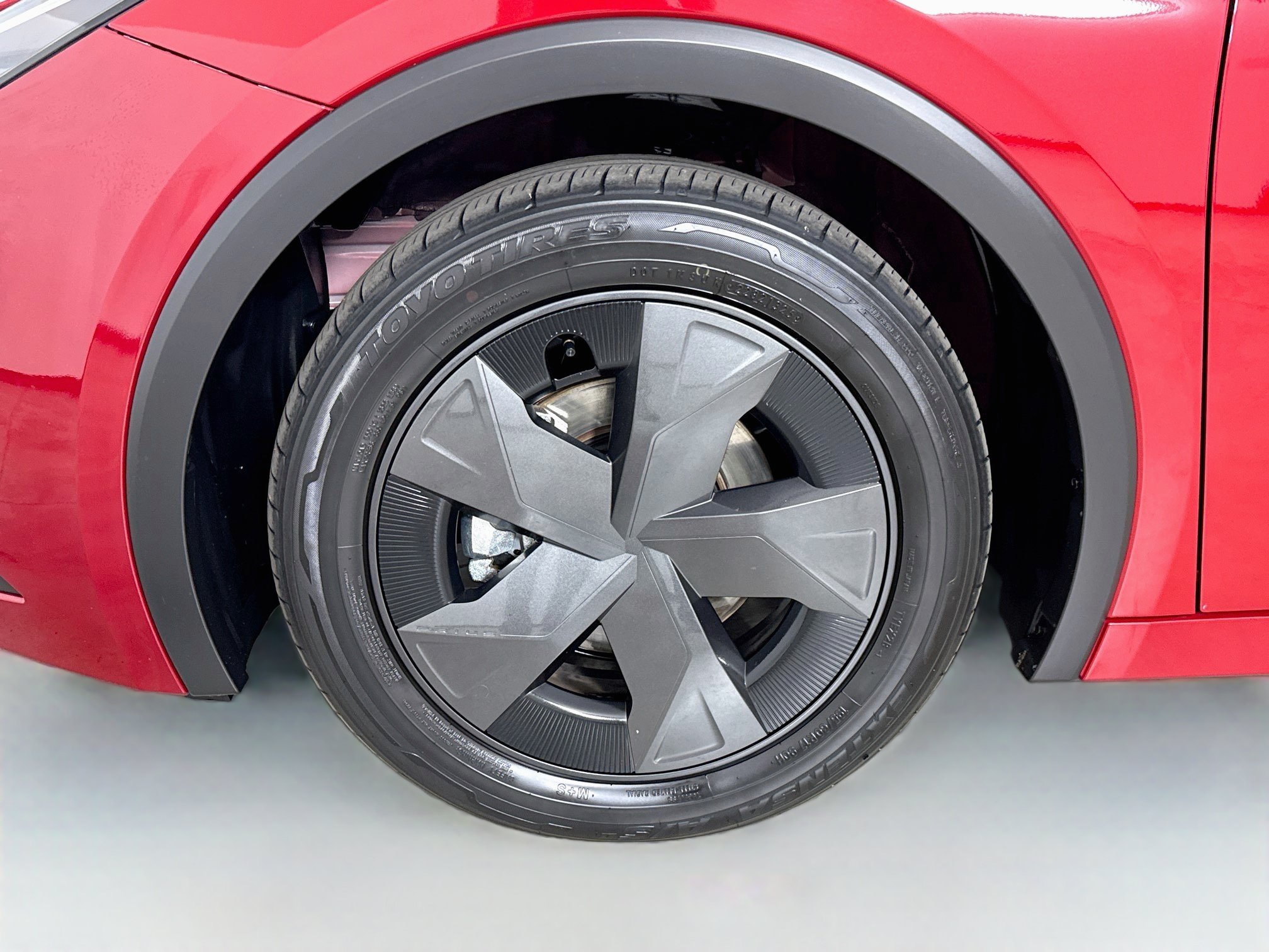 Certified 2025 Toyota Prius LE FWD image 31