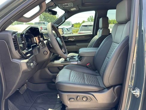 Used 2025 Chevrolet Silverado 1500 ZR2 w/ Technology Package AWD/4WD image 15