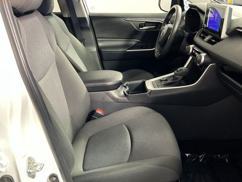 Used 2025 Toyota RAV4 XLE AWD/4WD image 29