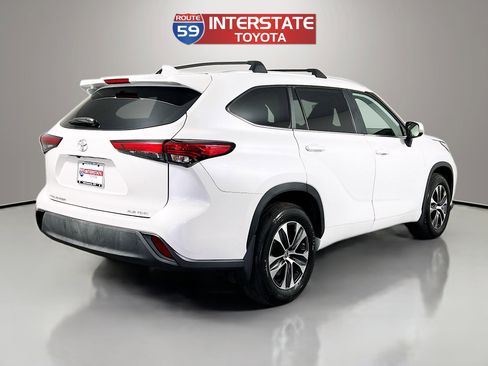 Used 2023 Toyota Highlander XLE image 7