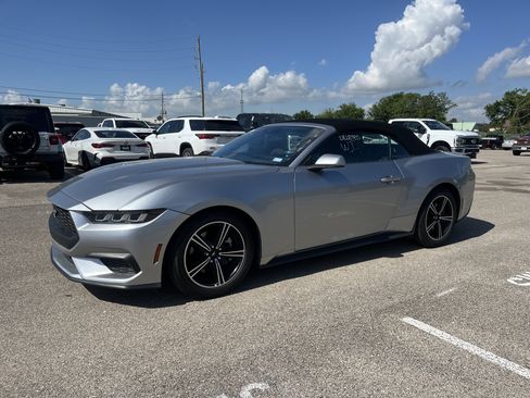 Used 2025 Ford Mustang Premium RWD image 4
