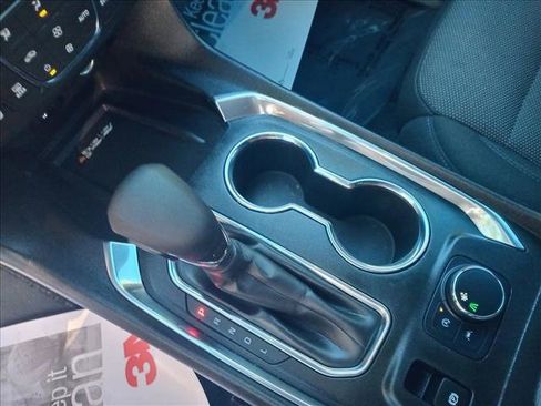 Used 2023 Chevrolet Traverse LT image 16