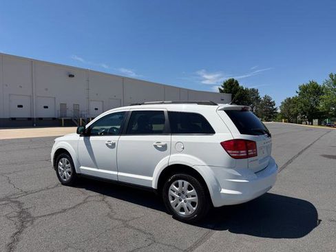 Used 2017 Dodge Journey SE FWD image 3