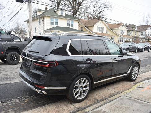 Used 2025 BMW X7 xDrive40i w/ Premium Package image 4