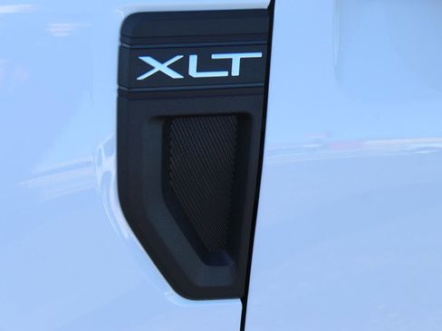 New 2026 Ford Maverick XLT w/ XLT Luxury Package AWD/4WD image 3