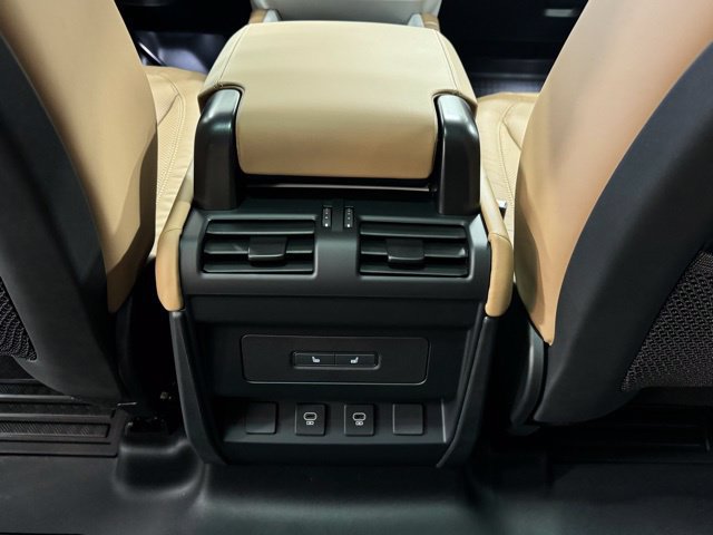 New 2025 Land Rover Defender 110 X-Dynamic SE AWD/4WD image 27